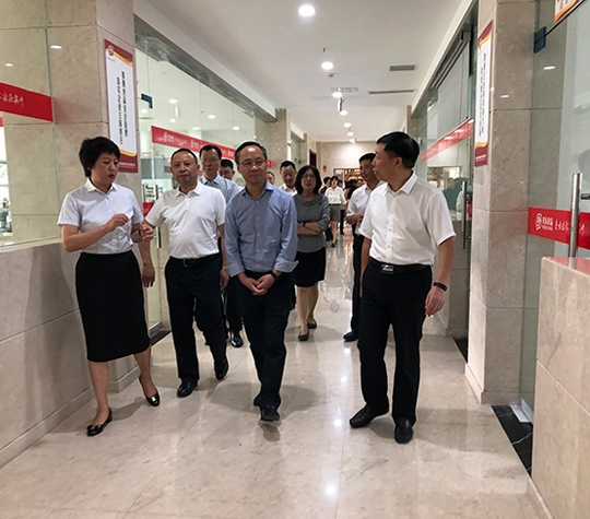 Vice governor li yunze visited merlot to investigate the development of private economy